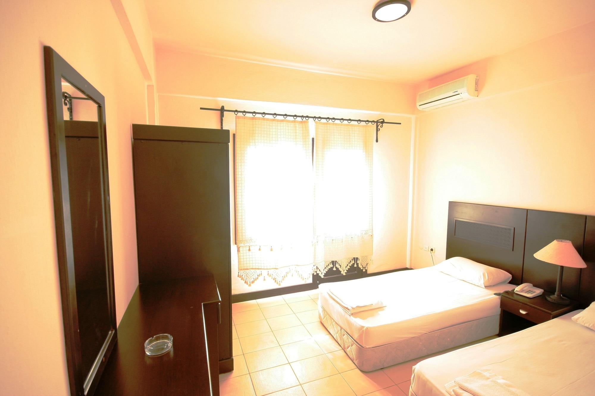 Safir Hotel Bitez Esterno foto