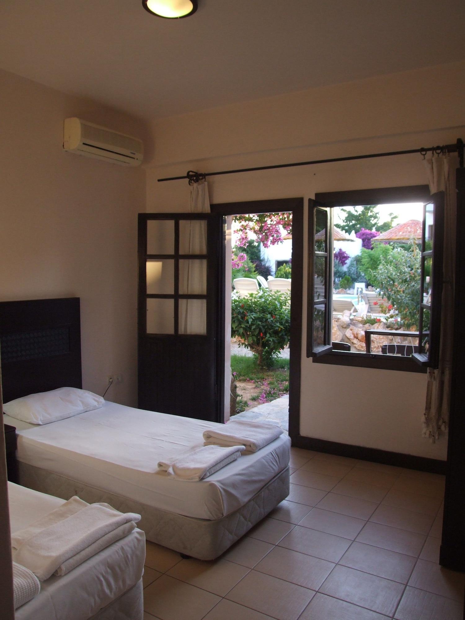 Safir Hotel Bitez Esterno foto
