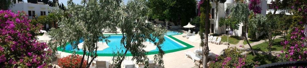 Safir Hotel Bitez Esterno foto