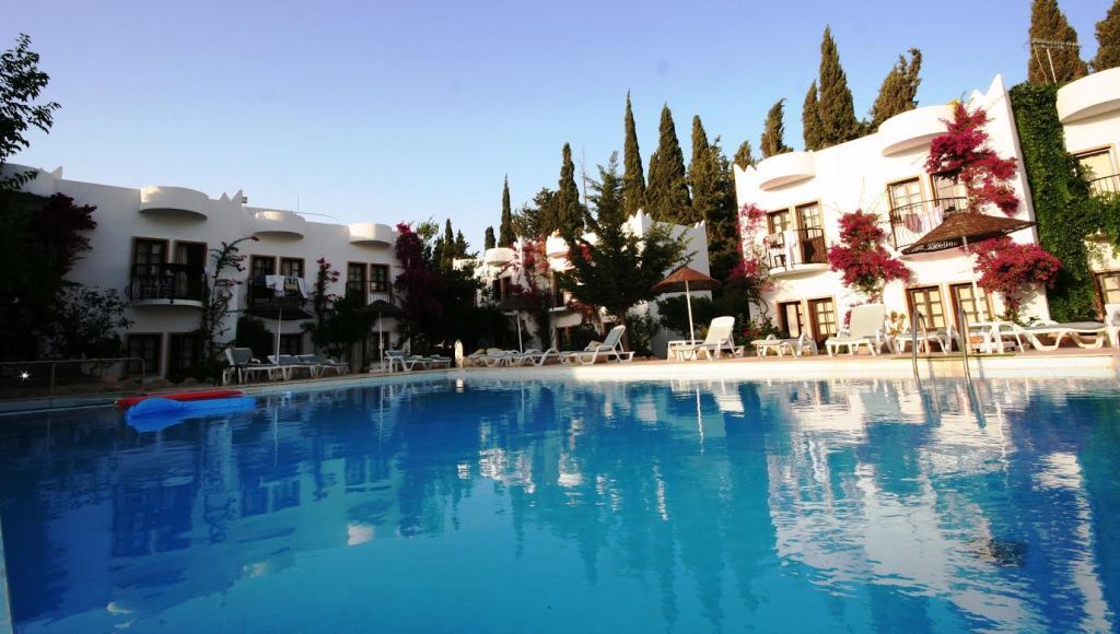 Safir Hotel Bitez Esterno foto