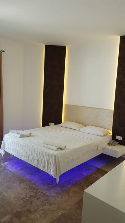 Safir Hotel Bitez Esterno foto
