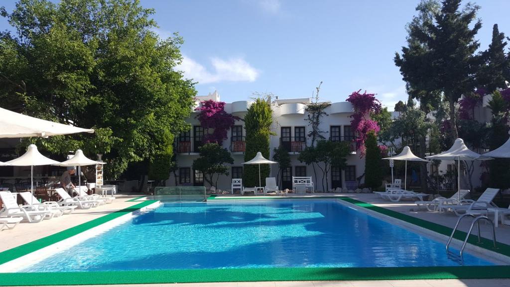 Safir Hotel Bitez Esterno foto