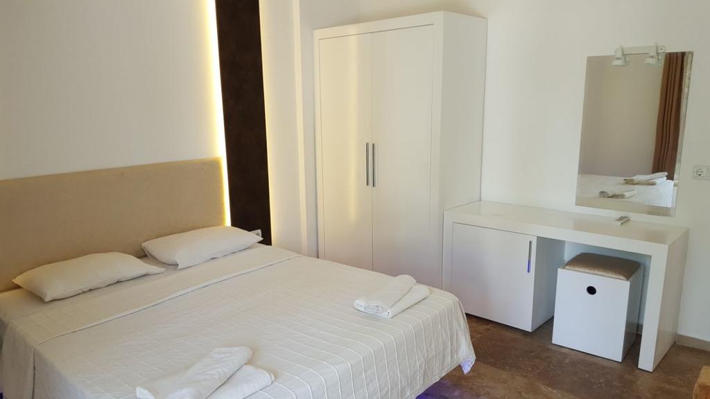 Safir Hotel Bitez Esterno foto